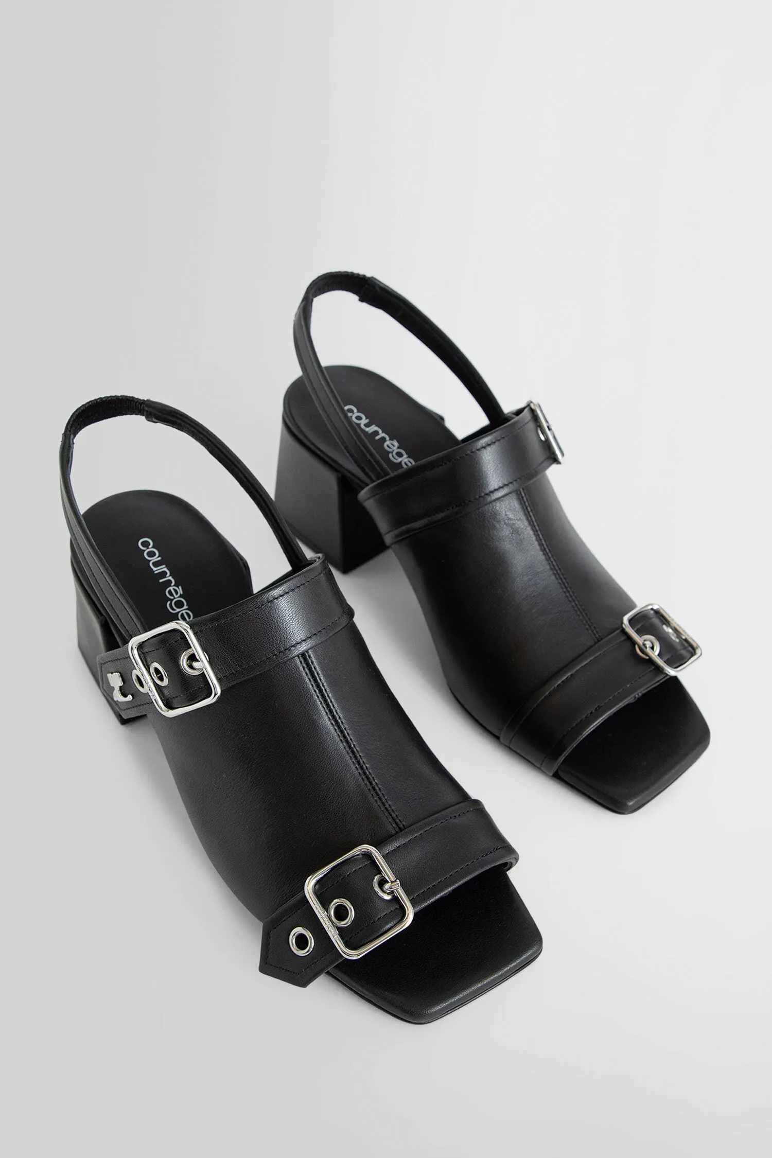 COURRGES WOMAN BLACK SANDALS & SLIDES